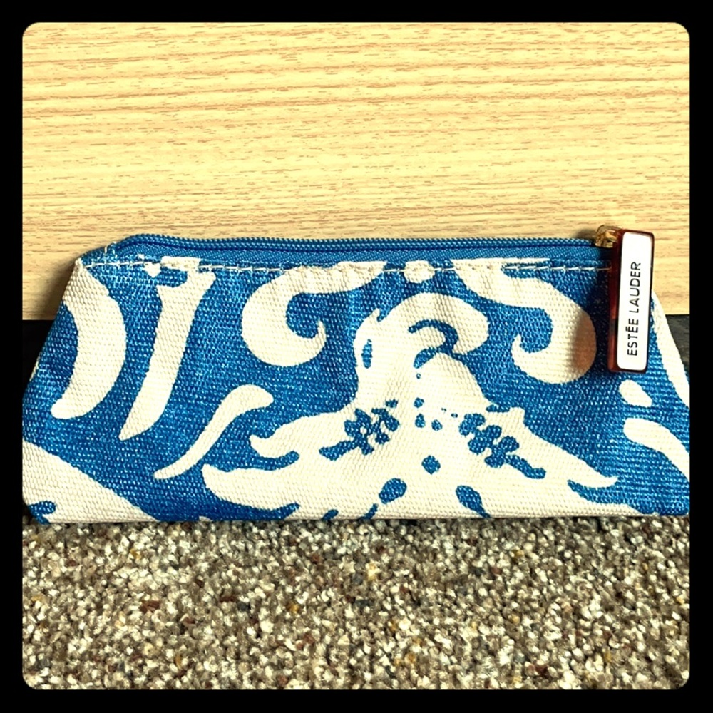 NEW Estēe Lauder Blue/White Makeup Bag